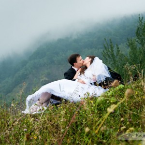 Do albumu z fotografią ślubną nowożeńcy często chcą dołączyć zdjęcia z sesji wykonanej po ślubie w Bielsku przez fotografa